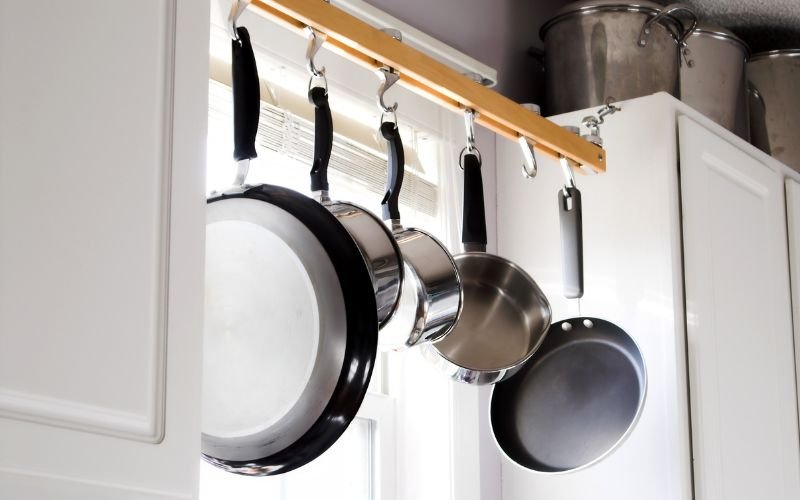 Organização de Panelas e Frigideiras da Cozinha