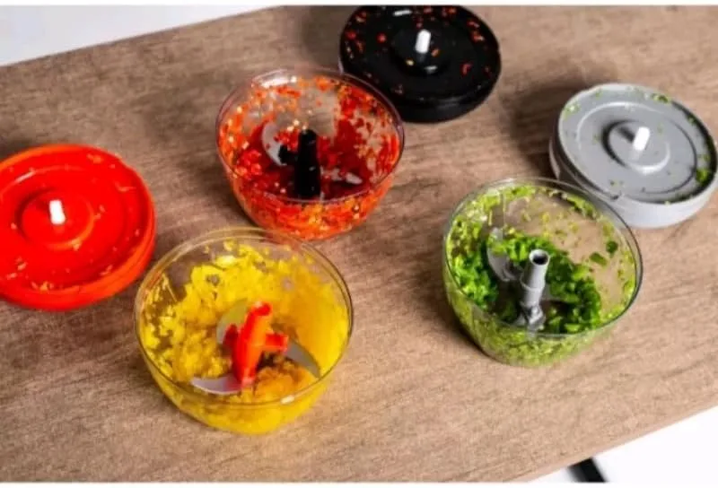 Depois do básico, estes são os utensílios essenciais para cozinha que transformam o ato de cozinhar de "obrigação" em "prazer":