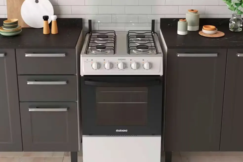 Os fogões 4 bocas são extremamente populares entre os consumidores, especialmente aqueles que possuem cozinhas menores ou que não cozinham para grandes famílias.